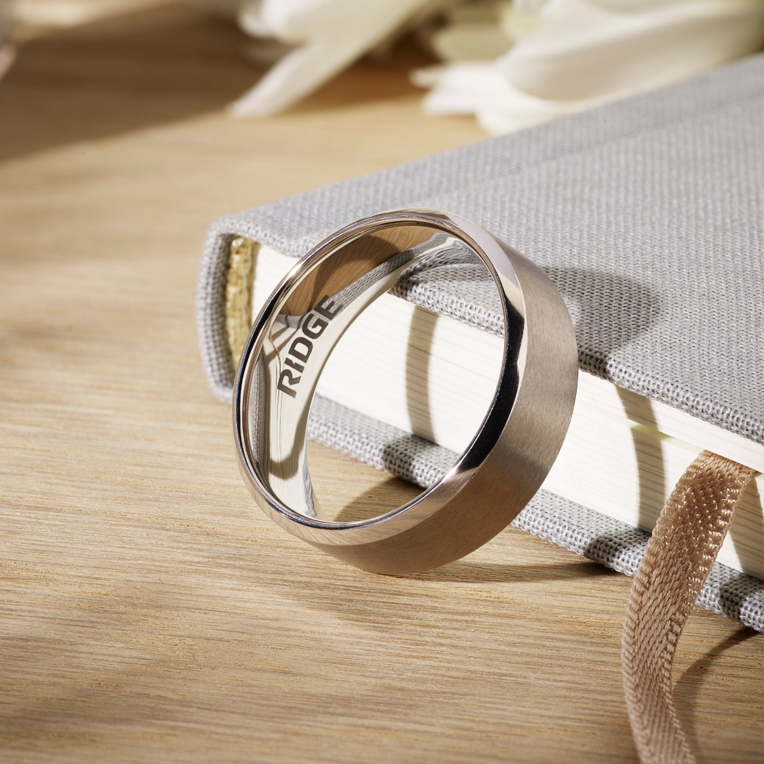 Ridge 8mm Beveled Ring Set - Platinum | Tantalum