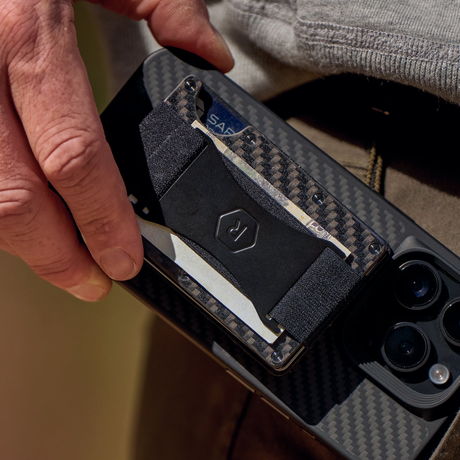 Ridge Wallet For MagSafe - Carbon Fiber 3k | The Ridge