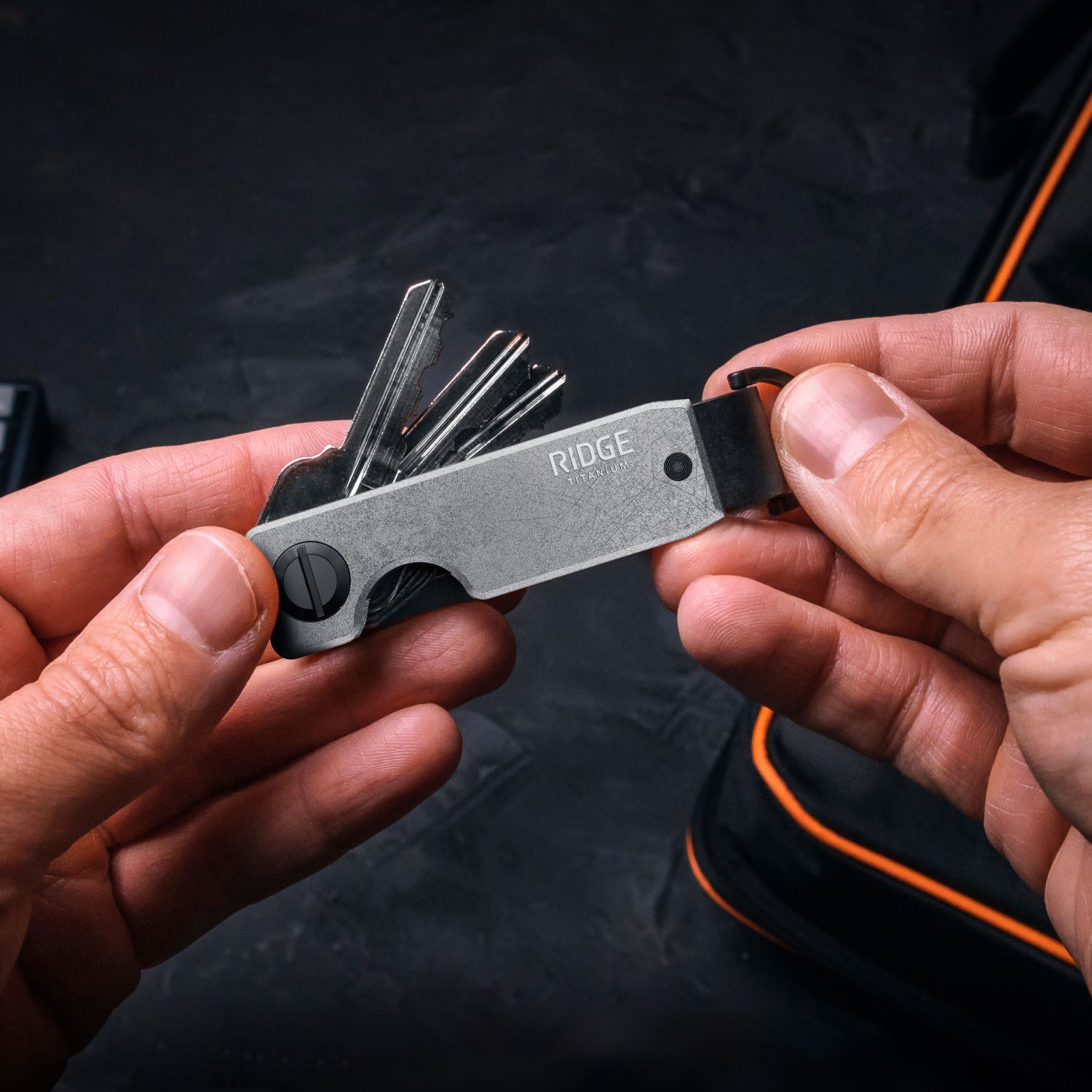 the RIDGE リッジ・キーケース ストーンウォッシュ・チタン Stonewashed Titanium KeyCase // The Ridge